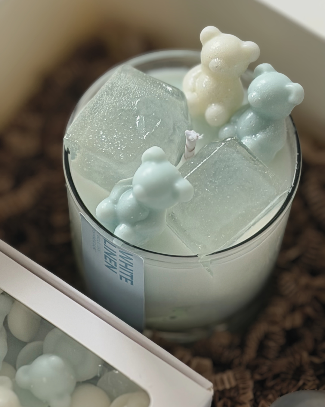 Candle · White Linen