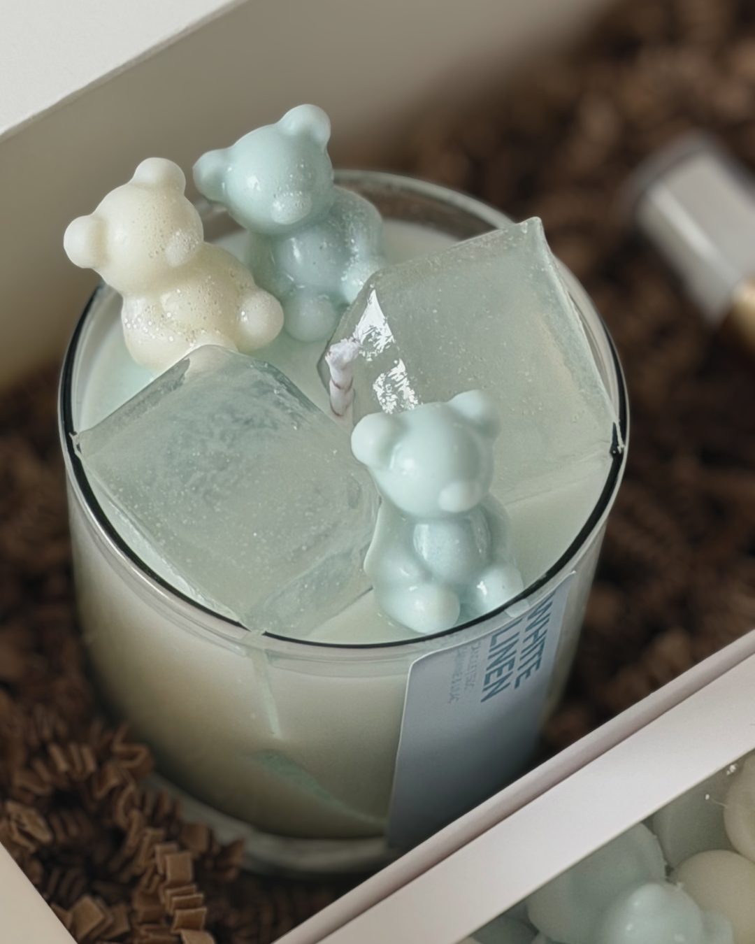 Candle · White Linen